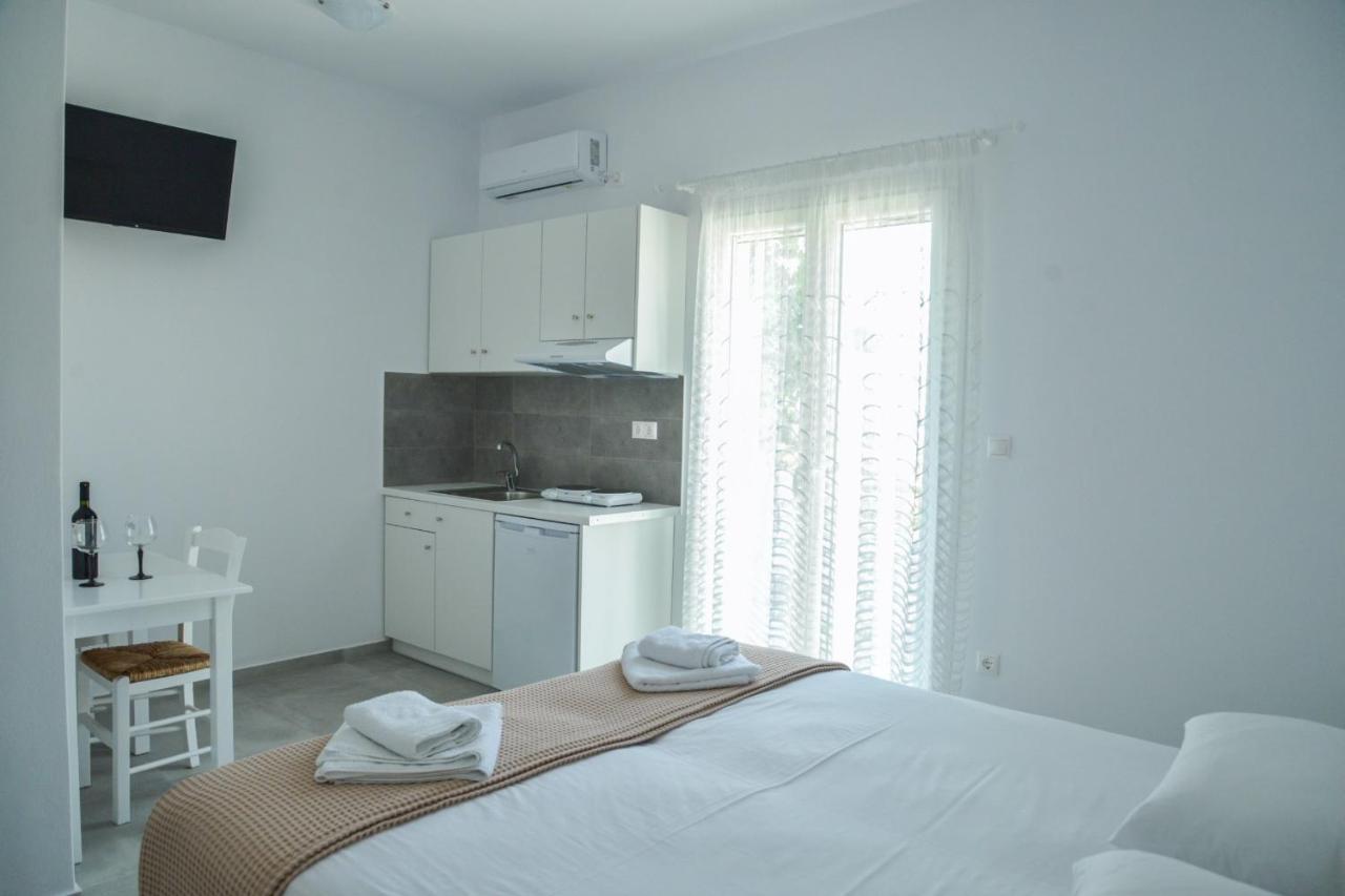 Zeras Apartments 아다마스 외부 사진
