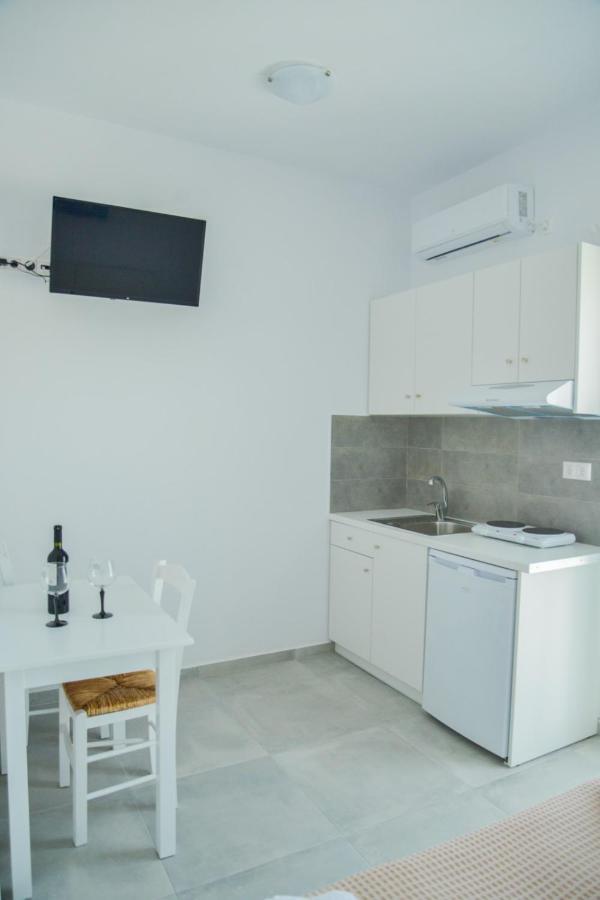 Zeras Apartments 아다마스 외부 사진