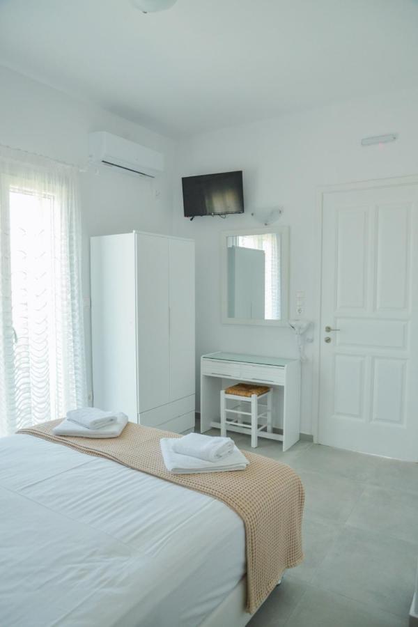Zeras Apartments 아다마스 외부 사진
