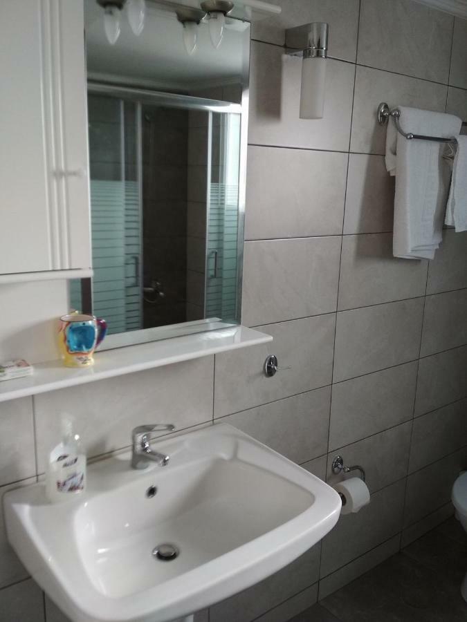 Zeras Apartments 아다마스 외부 사진